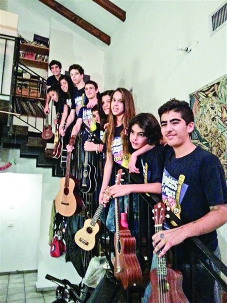 The teens of  Ukuleles For Peace.